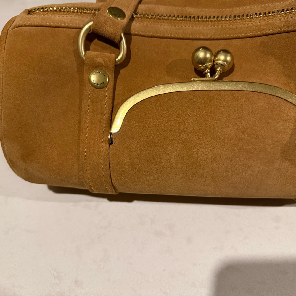 Coach Kisslock Barrel Bag Runway 2025 in Tan Suede - Picture 6 of 14